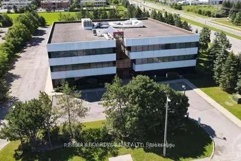 2465 ST LAURENT Boulevard
