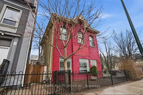 538 Dundas Street 4