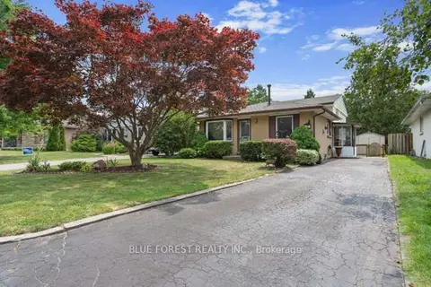 27 Villeneuve Crescent
