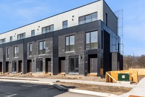 141 Everett Common