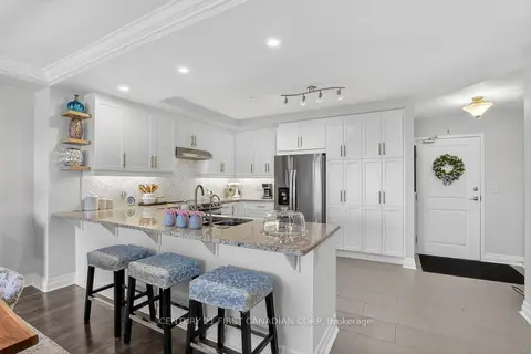 260 Villagewalk Boulevard 208