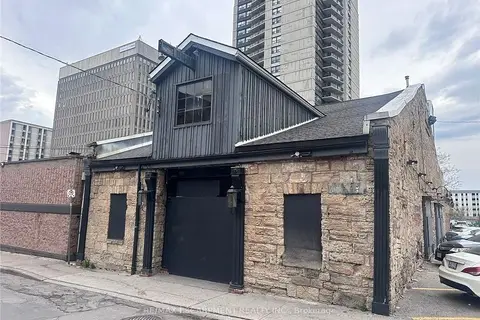 33 Bowen Street
