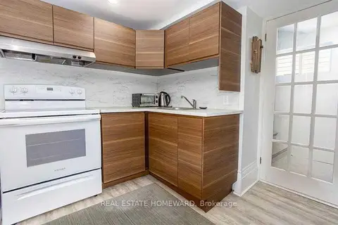 81 Sweetland Avenue Lower