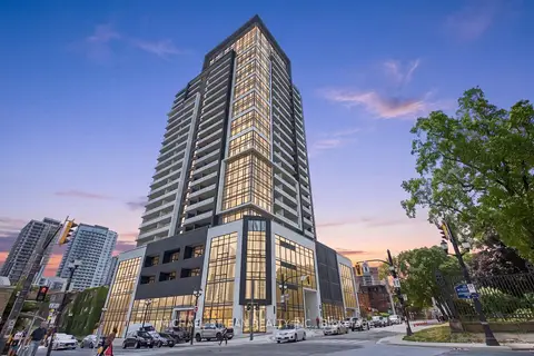 15 Queen Street S 1302