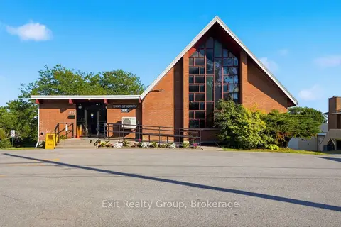 253 Dundas Street W