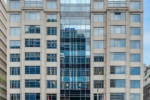 141 Laurier Avenue W 900