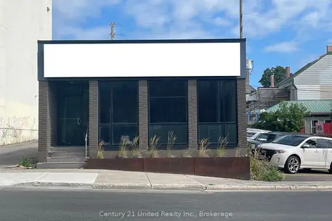 114 Simcoe Street