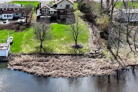 79 River Road
