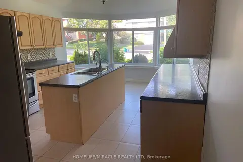 25 Thornridge Crescent Main floor