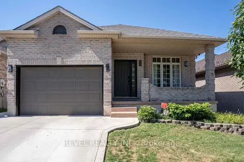 857 CRESTHAVEN Crescent