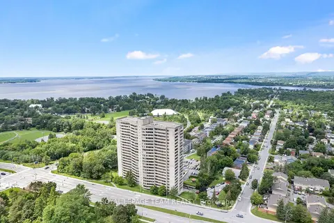 415 Greenview Avenue 1402
