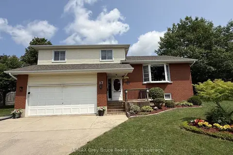 17 Armstrong Crescent