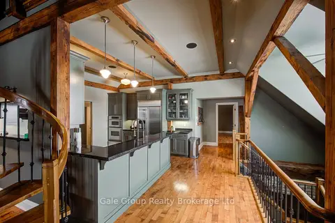 81 Broadway Street 11