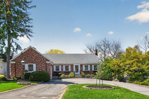 209 Fairway Hill Crescent
