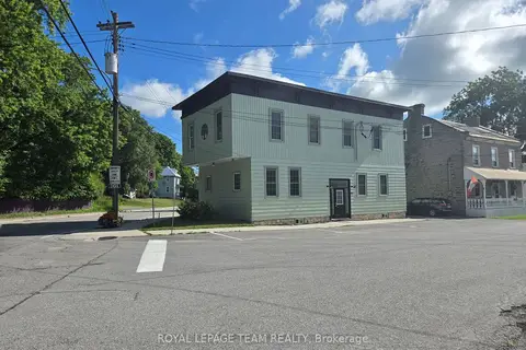 106 Renfrew Street S