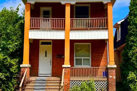 107 Spadina Avenue