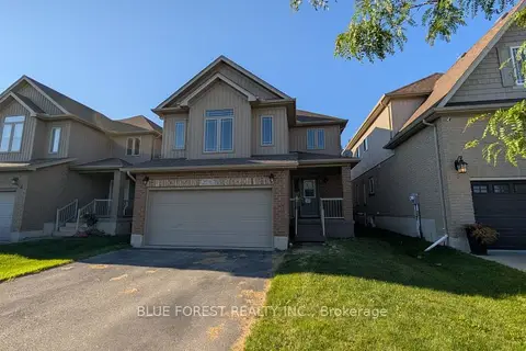 904 Frontenac Crescent