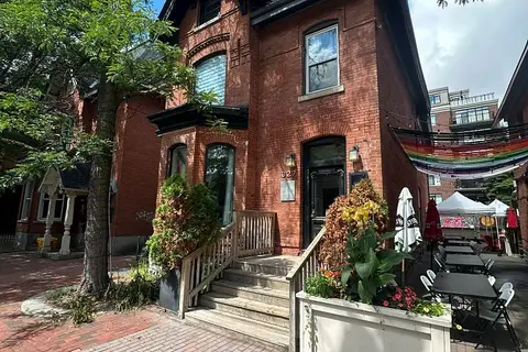 327 Somerset Street W