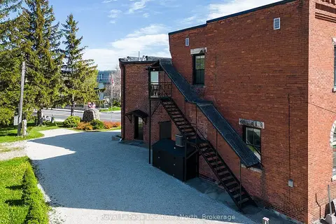 1 Bruce Street N
