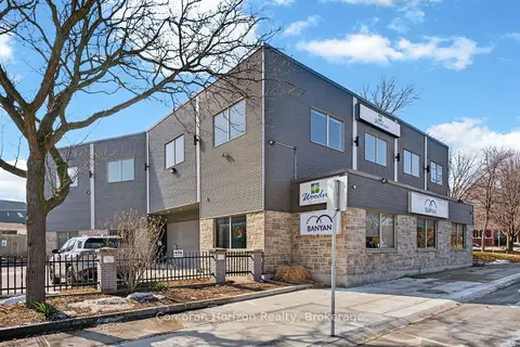 435 York Boulevard Upper Floor Units