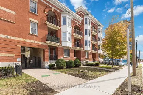 440 WELLINGTON Street 303