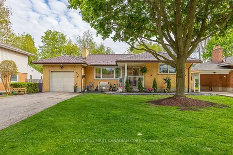 58 Centre Crescent N