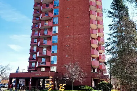 70 East Street E 204