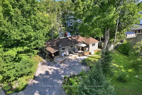 1561 Crystal Lake