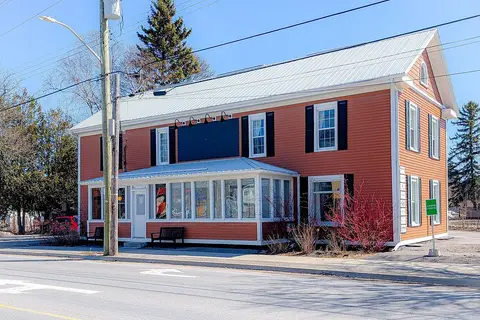1 Lake Street E