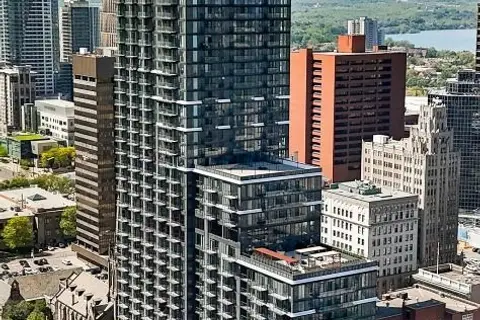 75 James Street S 912