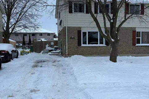 1086 CANFIELD Crescent