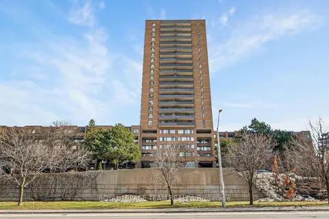 515 St Laurent Boulevard 1809