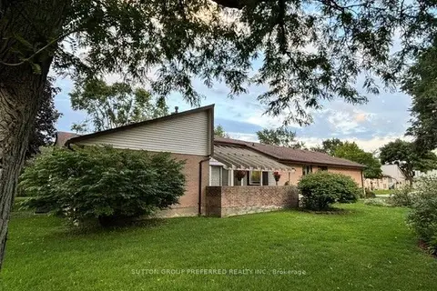 60 Fiddlers Green Road 40