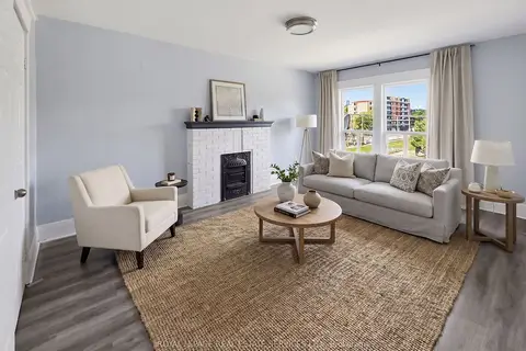 8 Ottawa Street N 8