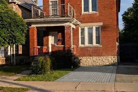 867 Queens Avenue