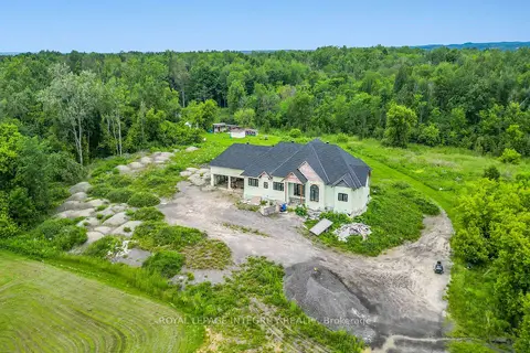 1695 Old Montreal Road