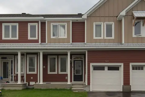 942 Seagrave Lane