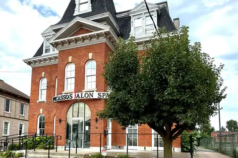 15 Welland Avenue