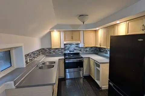 12 Russell Street W