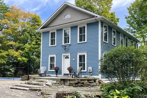 40 Alice Street E