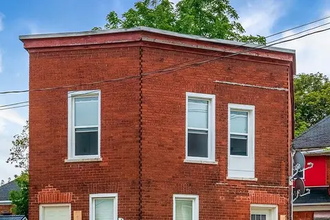 119 Beckwith Street N