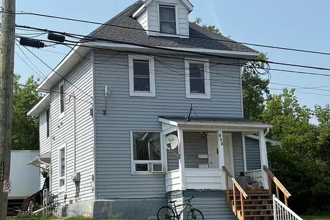 106 Fourth Avenue W