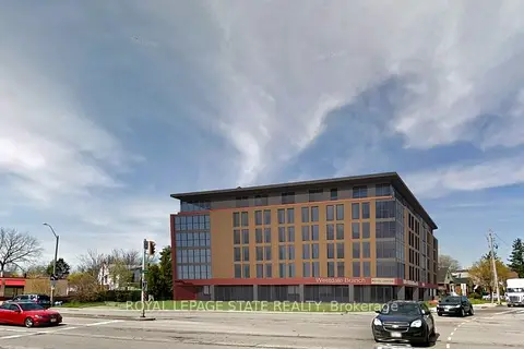 906 Main Street W