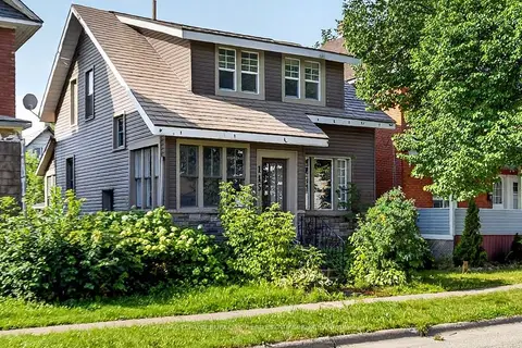 145 Albert Street W