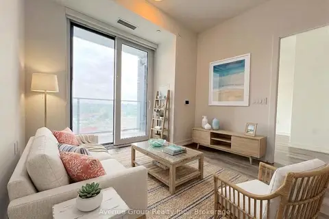 15 Wellington Street S 808
