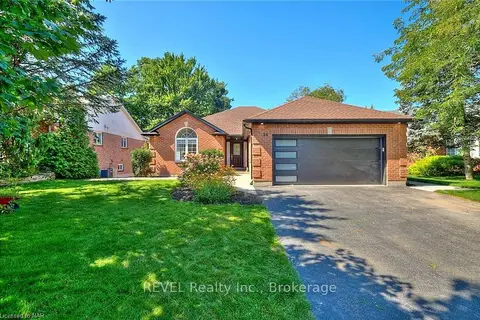26 Oakridge Boulevard
