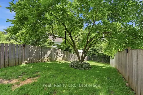 1673 Applewood Crescent