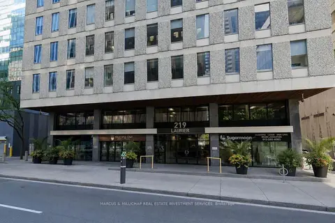 219 Laurier West Avenue 102