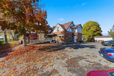 2526 LAURIER Street