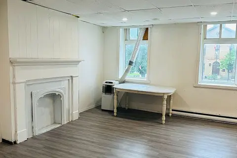457 Dundas Street 5